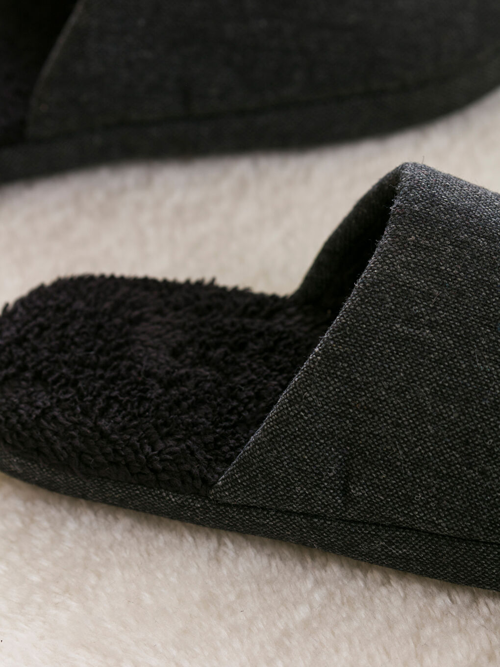 Ерлерге арналған үйге арналған тәпішкелер өрнексіз-2