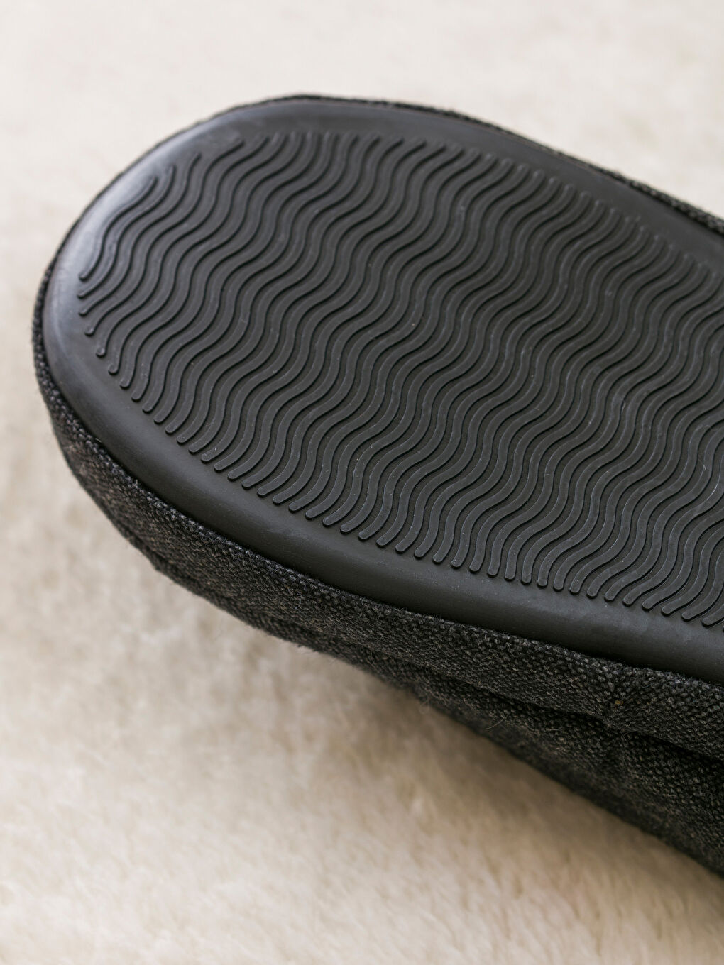 Ерлерге арналған үйге арналған тәпішкелер өрнексіз-4