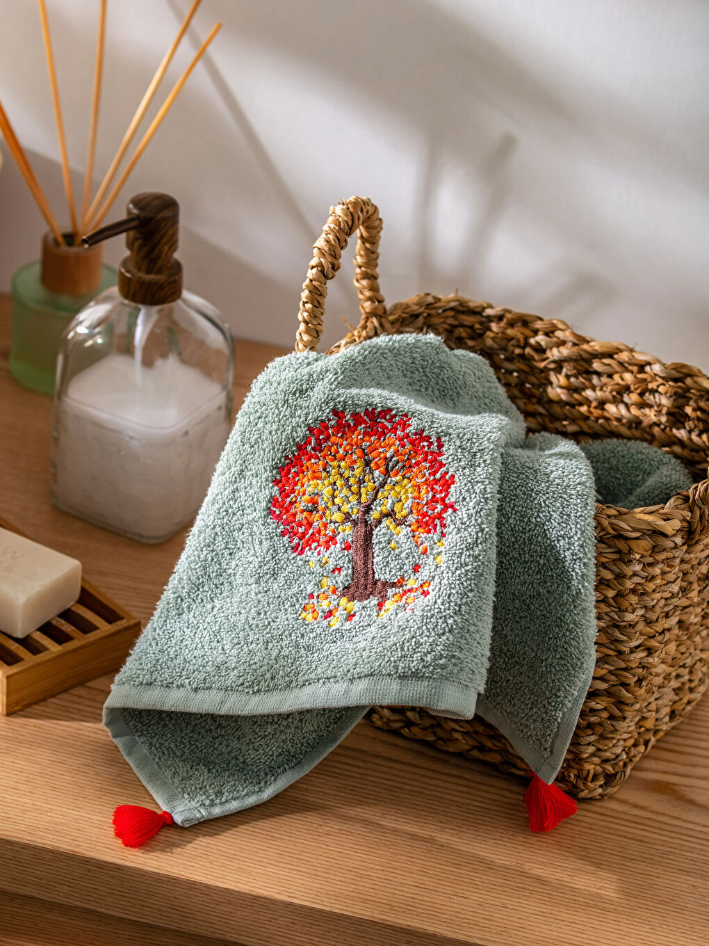 منشفة يد مْطَرّْزَة 50x80 cm