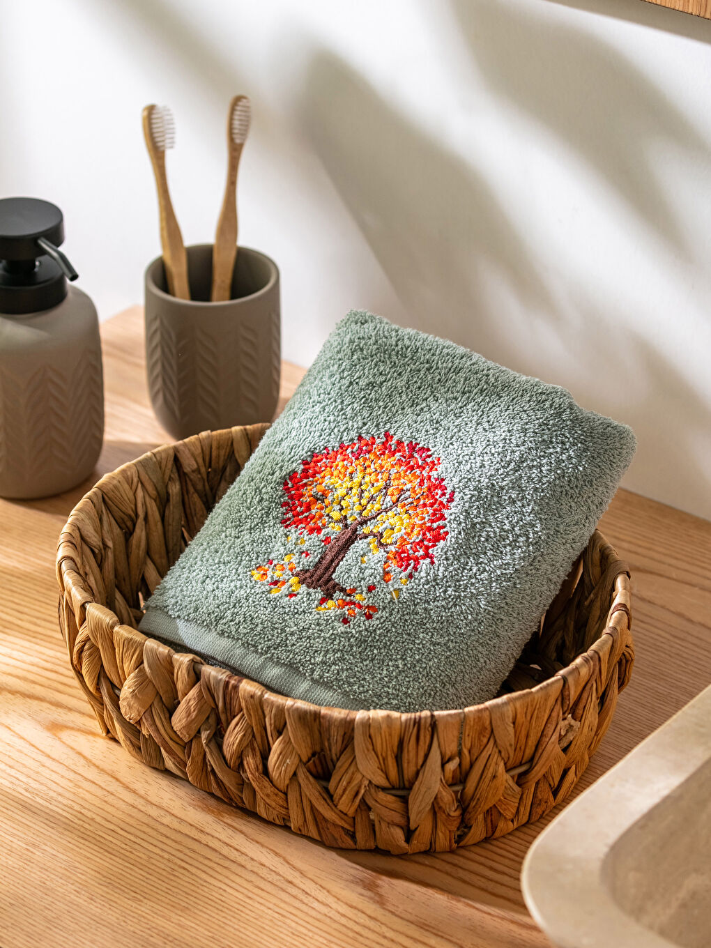 منشفة يد مْطَرّْزَة 50x80 cm-1