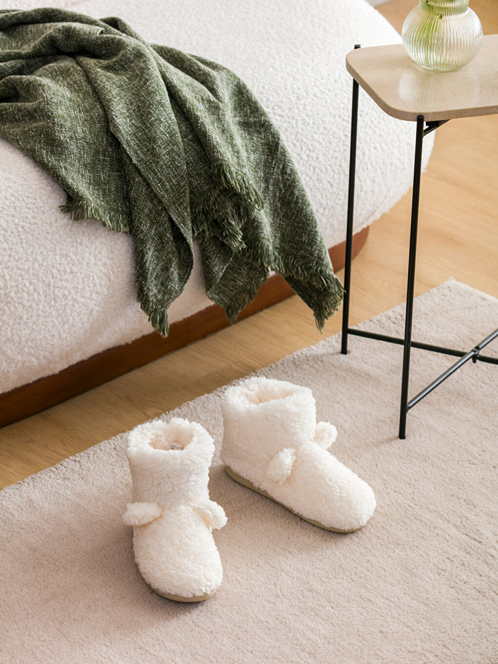 Ekru Düz Pelüş Kadın Ev Botu