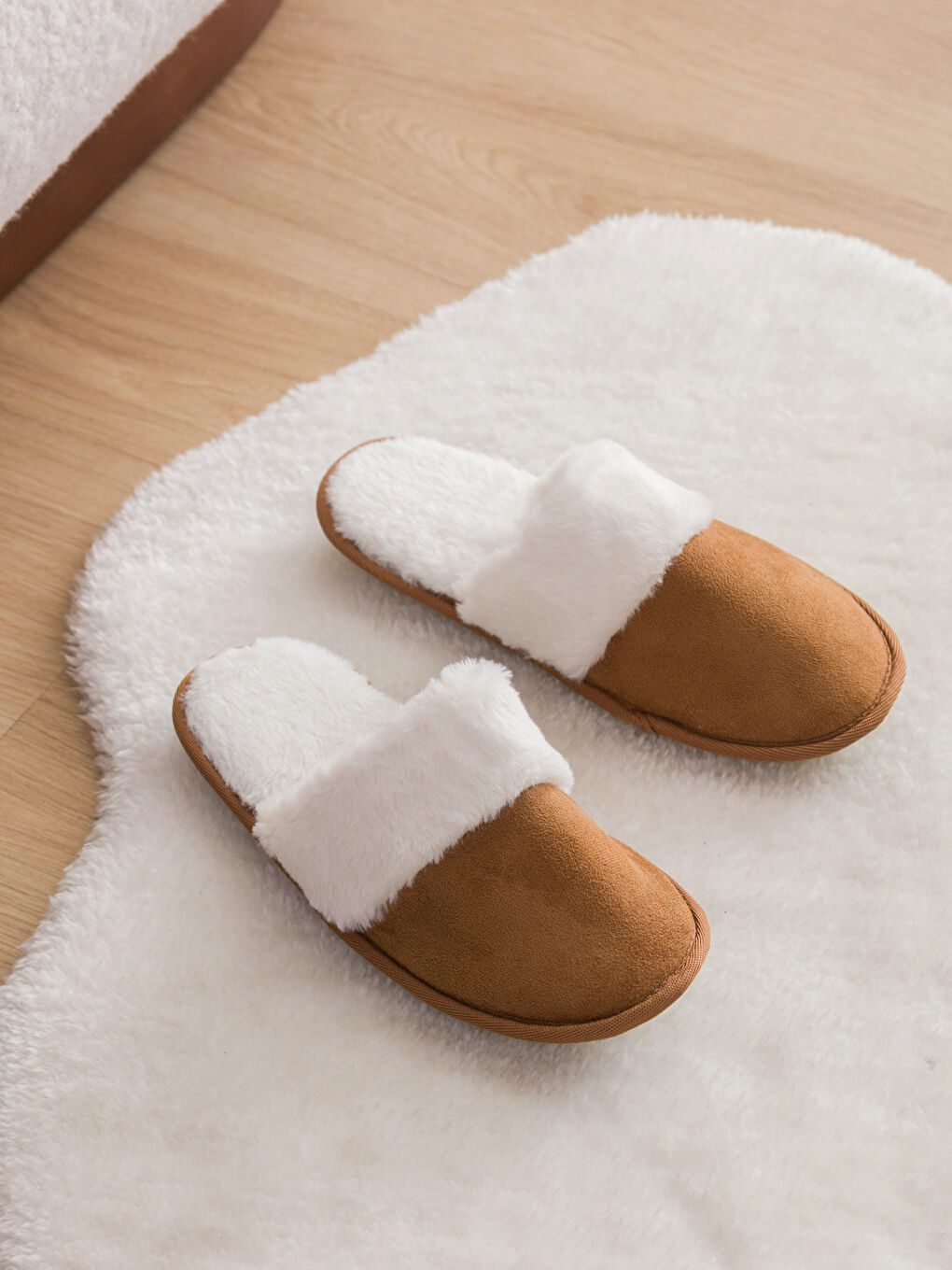 Closed Front Plush Women's House Slippers-1