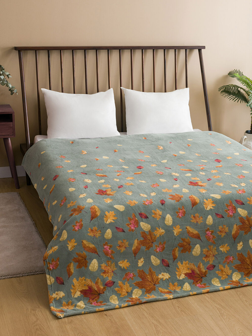 Karışık Yaprak Desenli Çift Kişilik Battaniye 200x220 cm