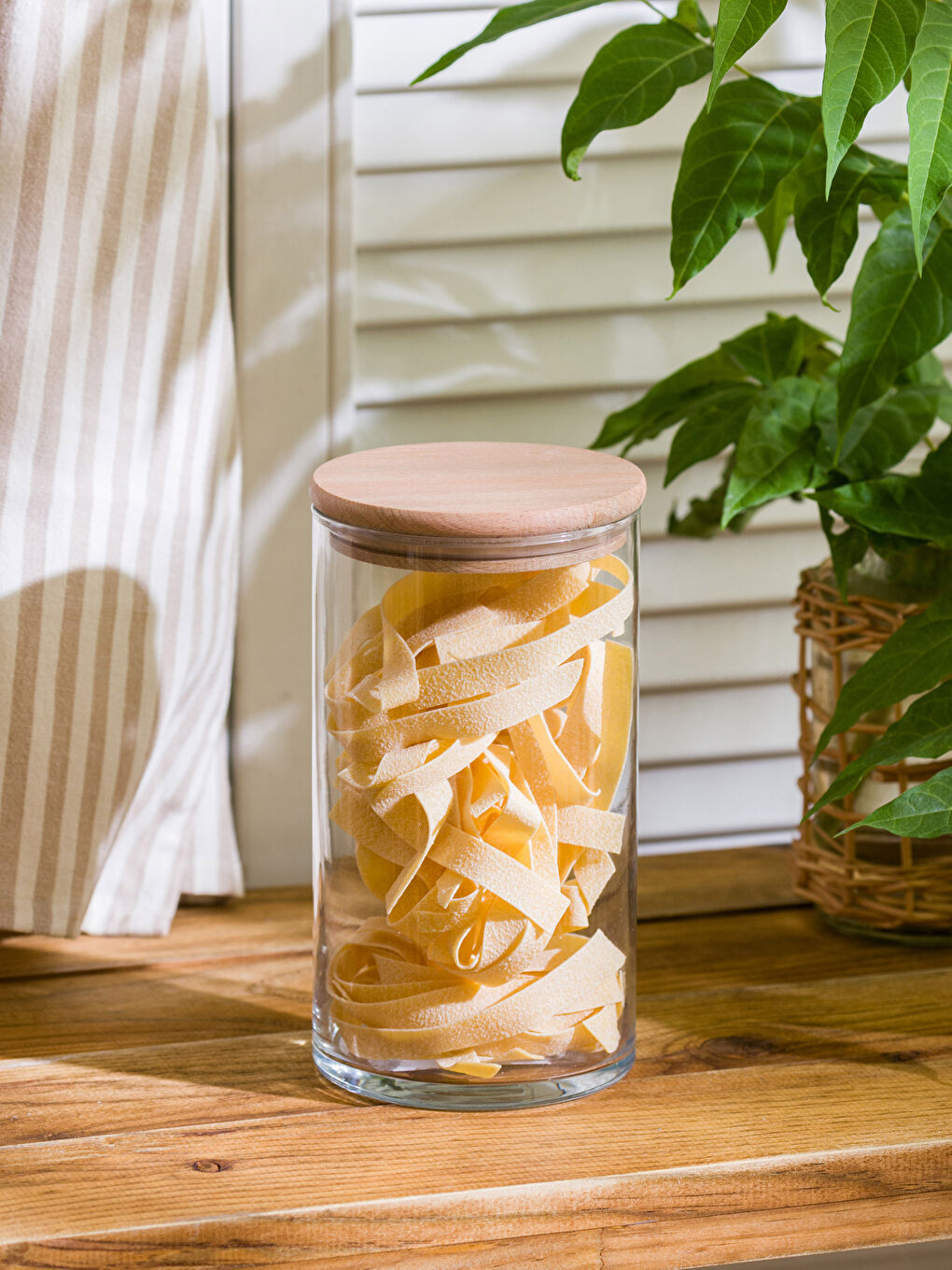 Renksiz Ahşap Kapaklı Cam Saklama Kabı