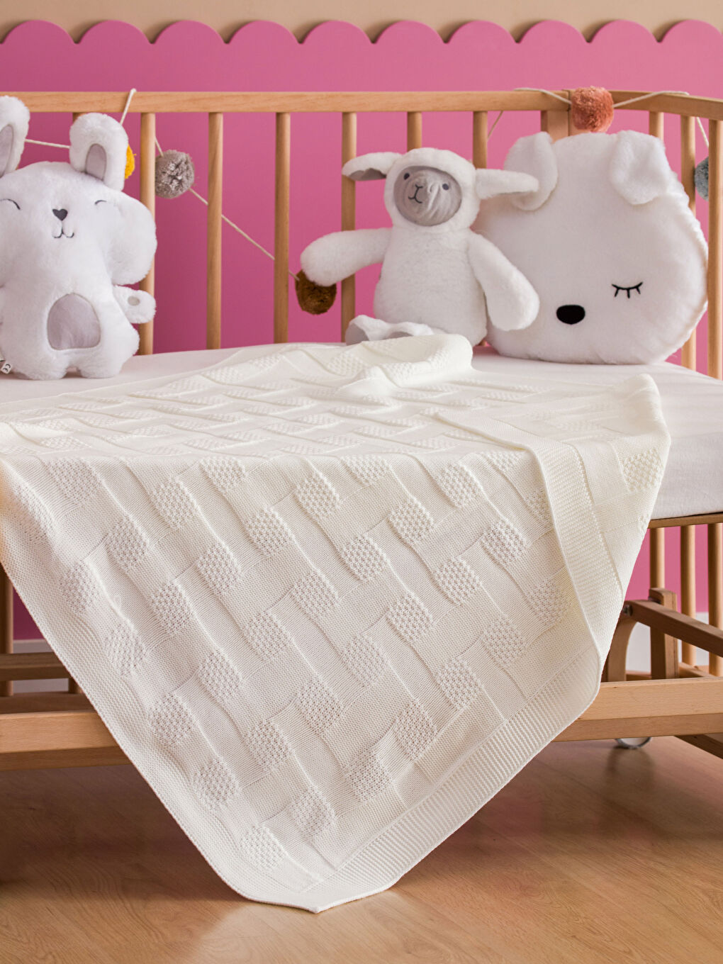 Ekru Desenli Kız Bebek Battaniyesi