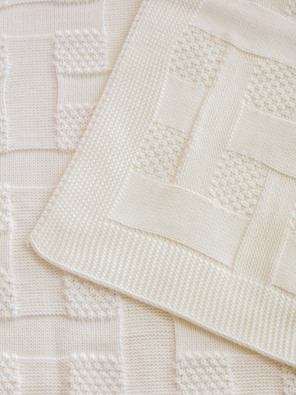 Ekru Desenli Kız Bebek Battaniyesi-2