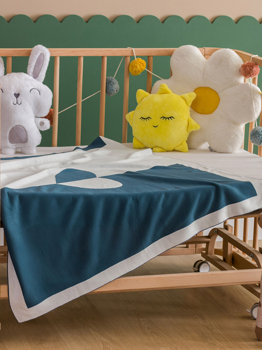 Lacivert Kalp Desenli Kız Bebek Battaniye 85x95 cm