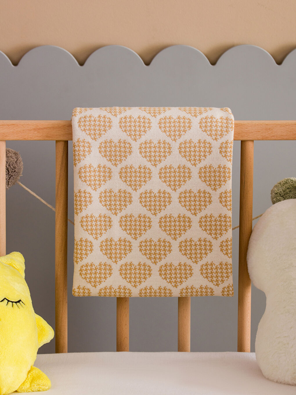 Kahverengi Kalp Desenli Kız Bebek Battaniyesi-1