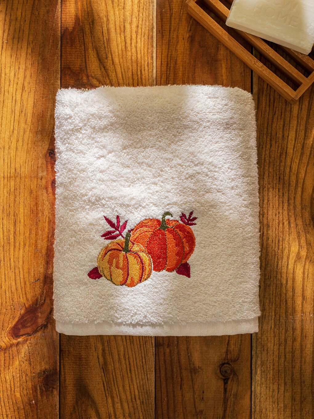 Ekru Nakışlı Yüz Havlusu 50x80 cm-2