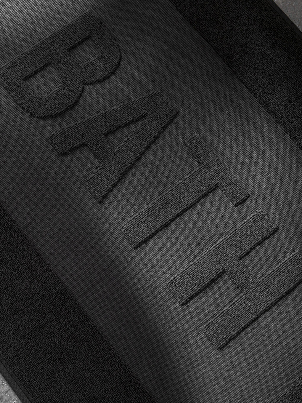 Siyah Yazı Nakışlı Banyo Paspası-1