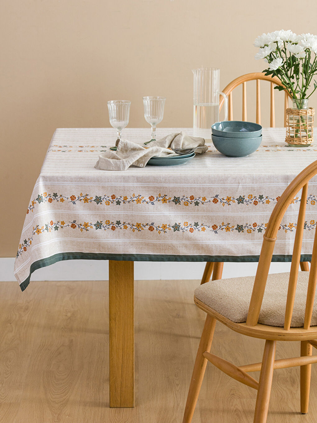 Karışık Çiçek Desenli Masa Örtüsü 150x220 cm-1