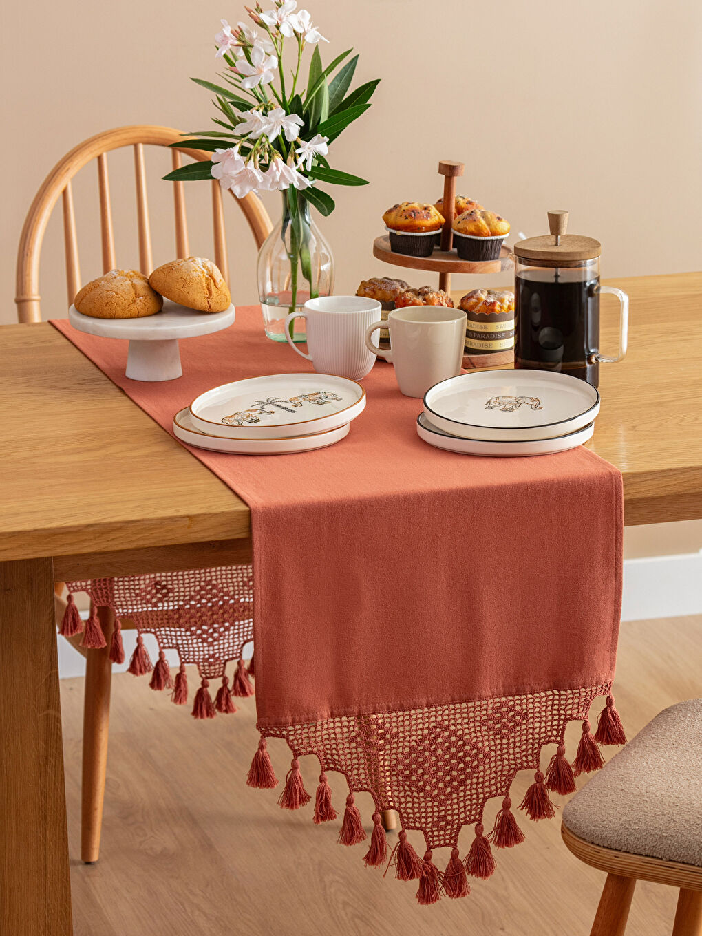 Kırmızı Dantel Detaylı Püsküllü Runner 45x150 cm