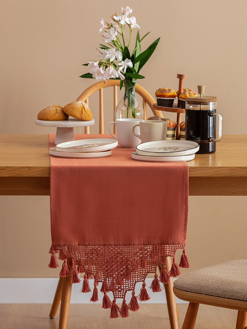 Kırmızı Dantel Detaylı Püsküllü Runner 45x150 cm-1