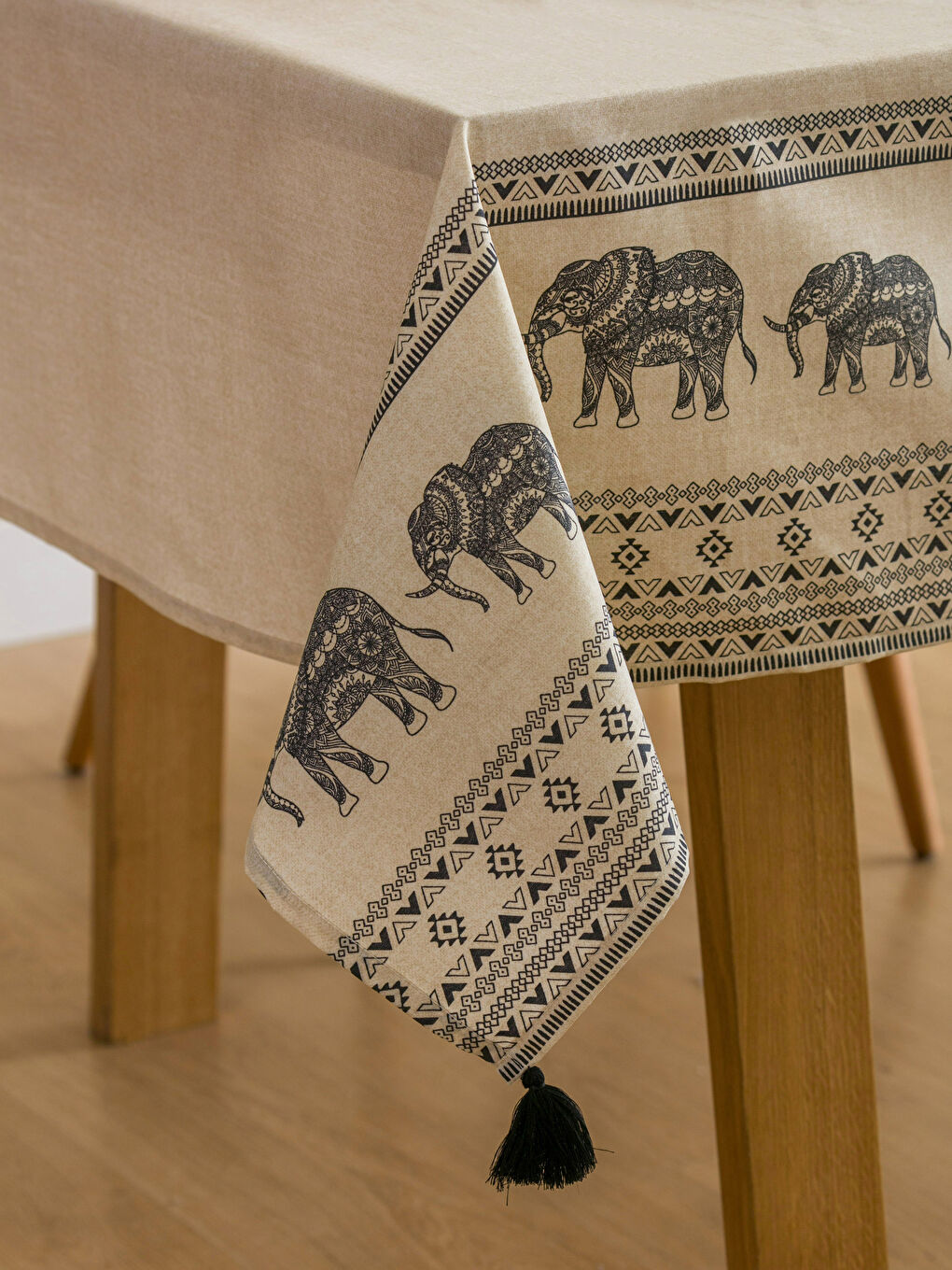 Karışık Fil Baskılı Masa Örtüsü 150x200 cm-2