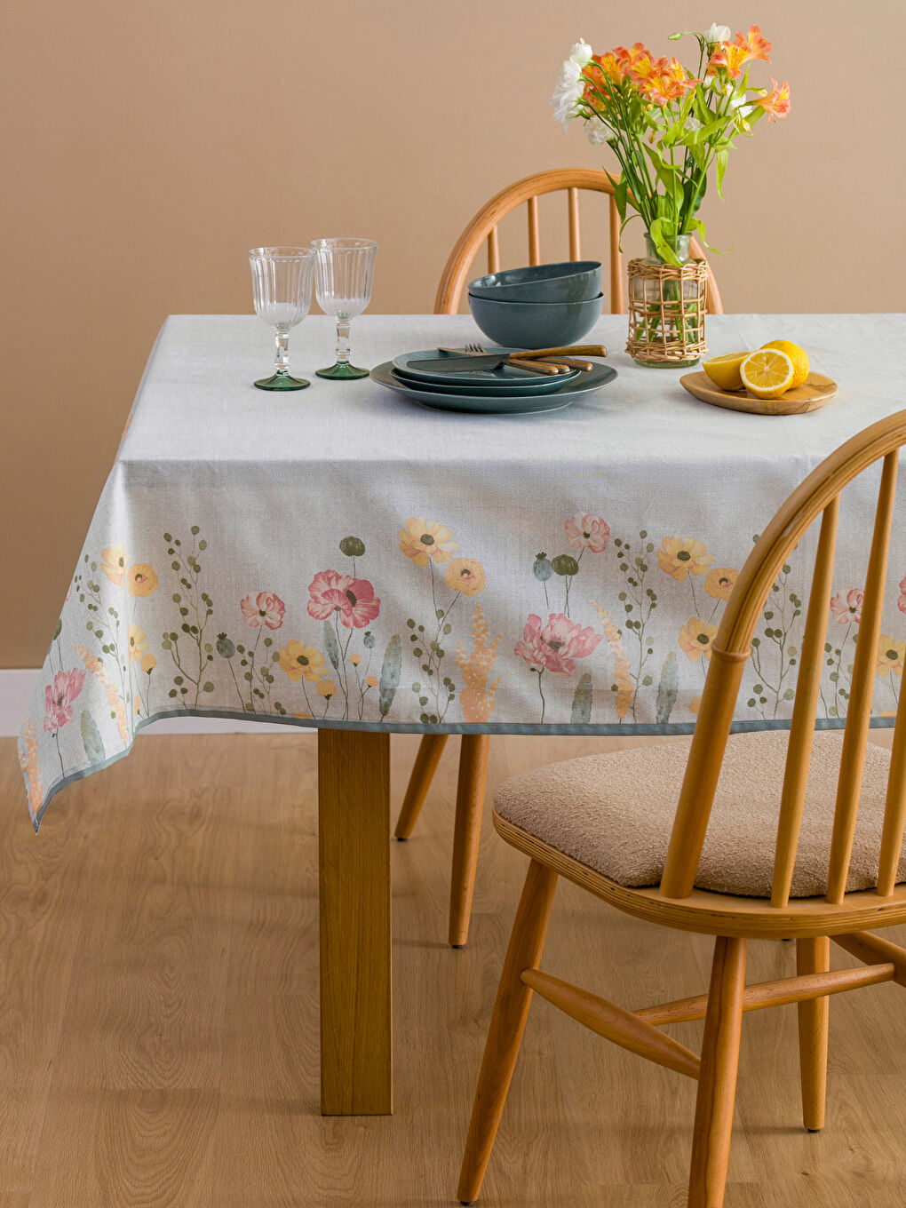 LCW HOME Karişik Çiçek Baskılı Masa Örtüsü 150x200 cm - 1