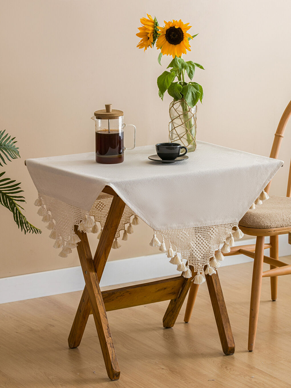 Ekru Dantelli Masa Örtüsü 90x90 cm
