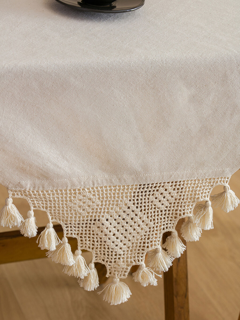 Ekru Dantelli Masa Örtüsü 90x90 cm-1