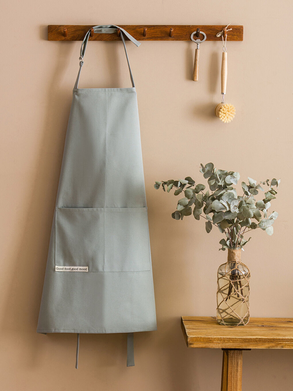 Yeşil Etiket Baskılı Gabardin Mutfak Önlüğü