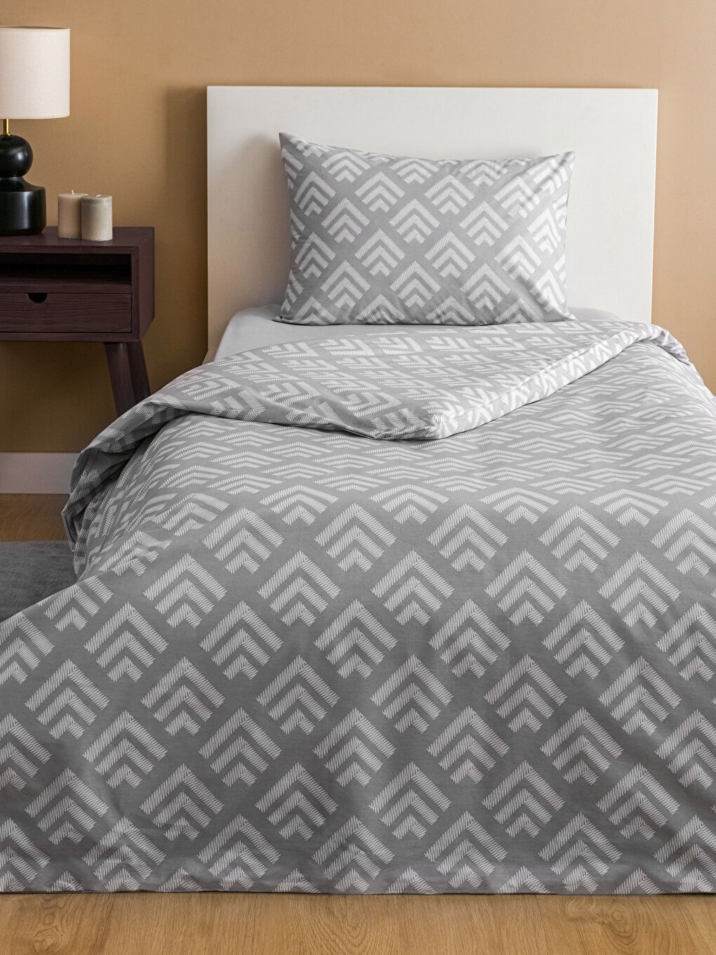 Gri Pamuklu Baskılı Tek Kişilik Nevresim Takımı