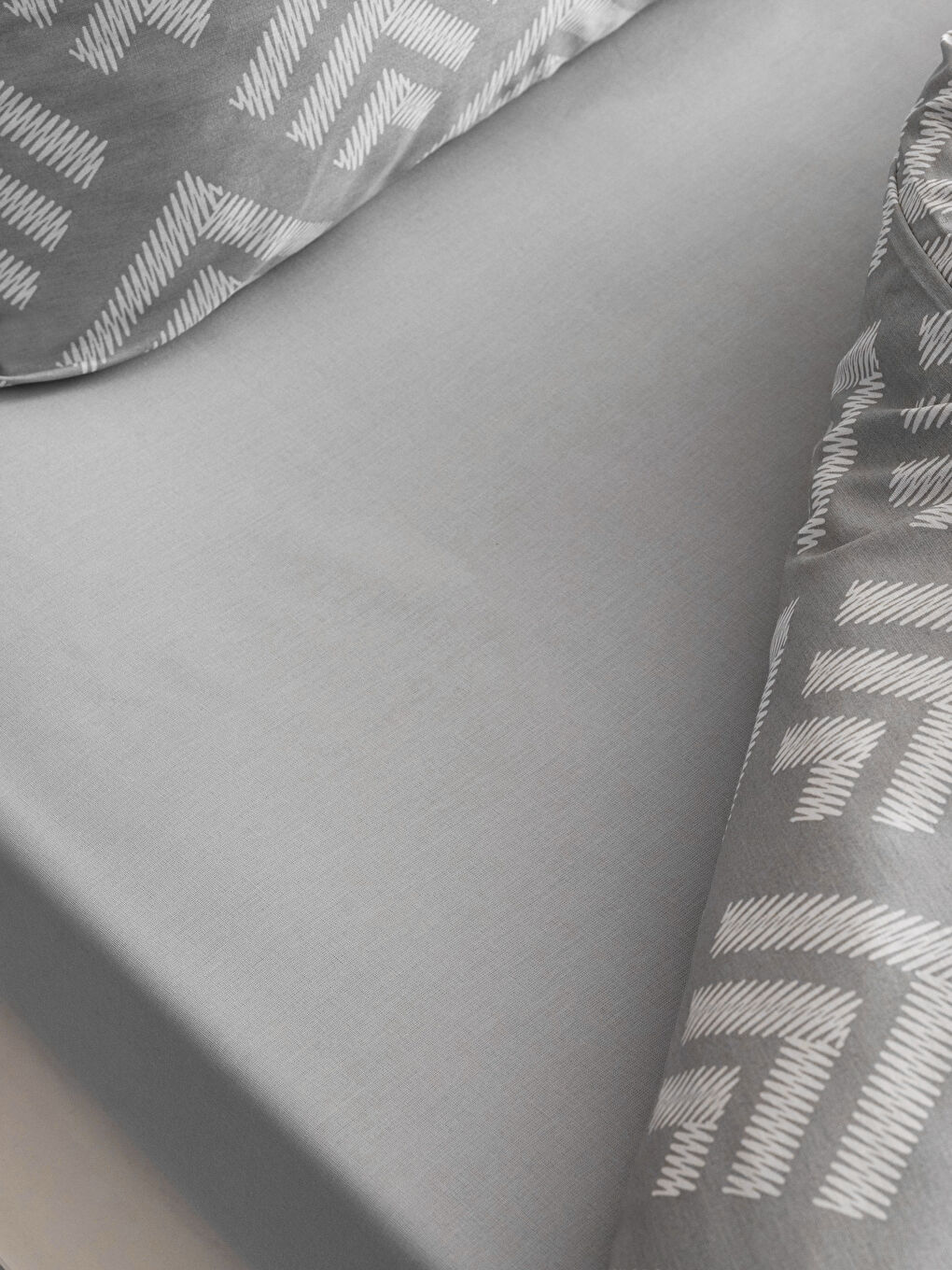 Gri Pamuklu Baskılı Tek Kişilik Nevresim Takımı-4