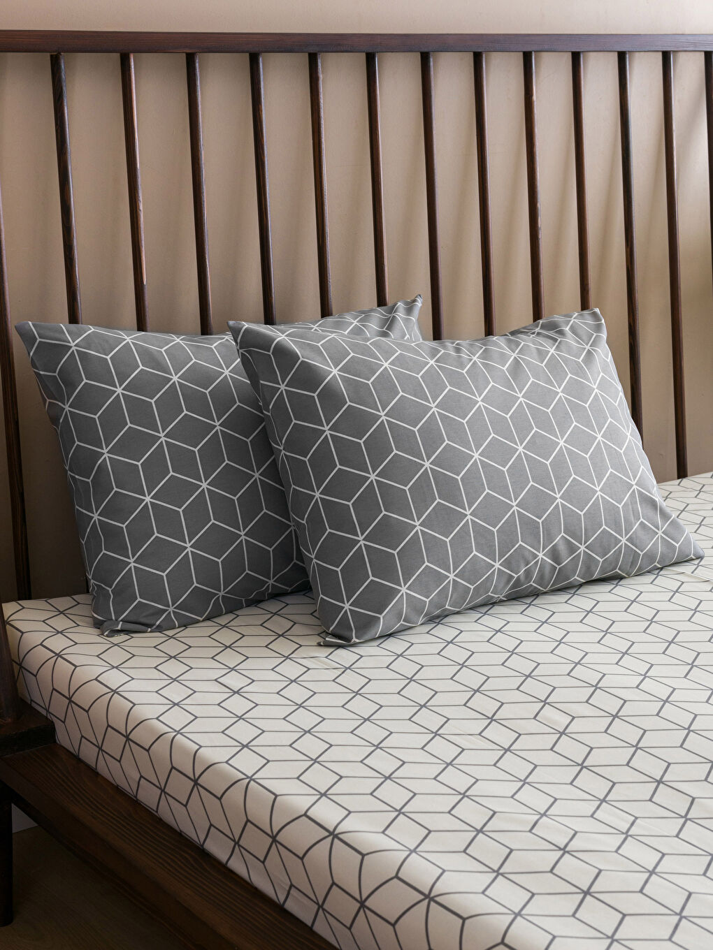 Gri Desenli Pamuklu Çift Kişilik Nevresim Takımı-2