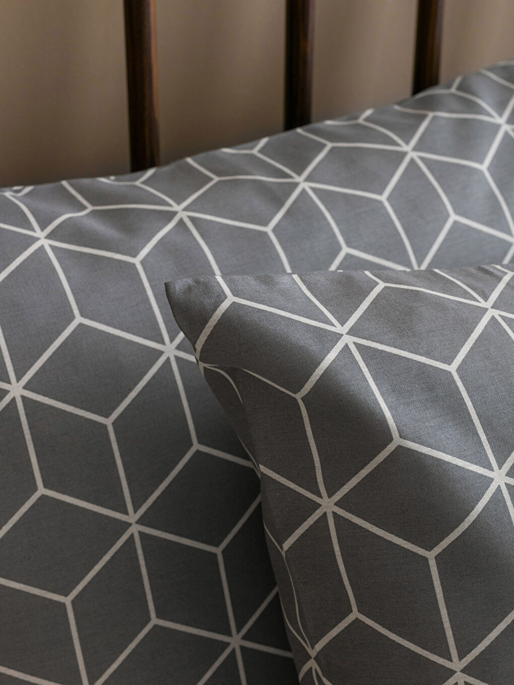 Gri Desenli Pamuklu Çift Kişilik Nevresim Takımı-3