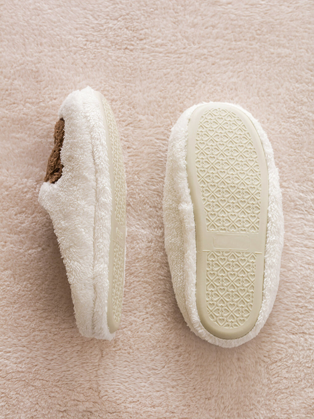 Ekru Nakış Detaylı Pelüş Kadın Ev Terliği-3