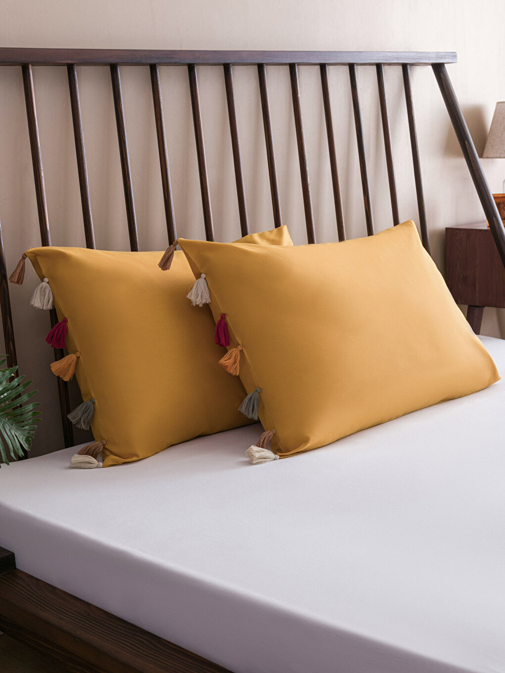 Kahverengi Püsküllü Yastık Kılıfı