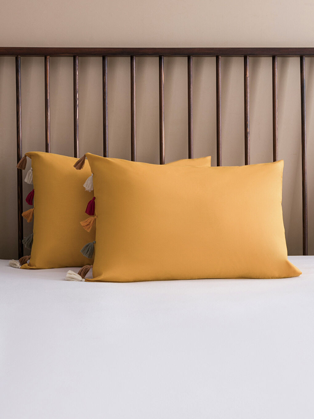 Kahverengi Püsküllü Yastık Kılıfı-1