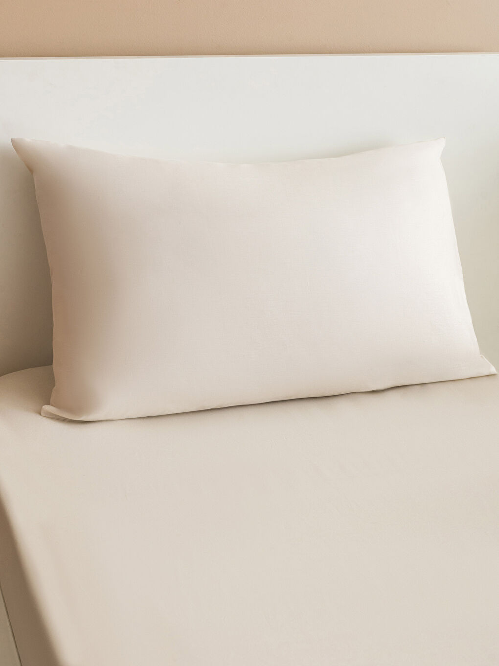 Bej Düz Pamuklu Lastikli Tek Kişilik Çarşaf 100x200x30 cm-1