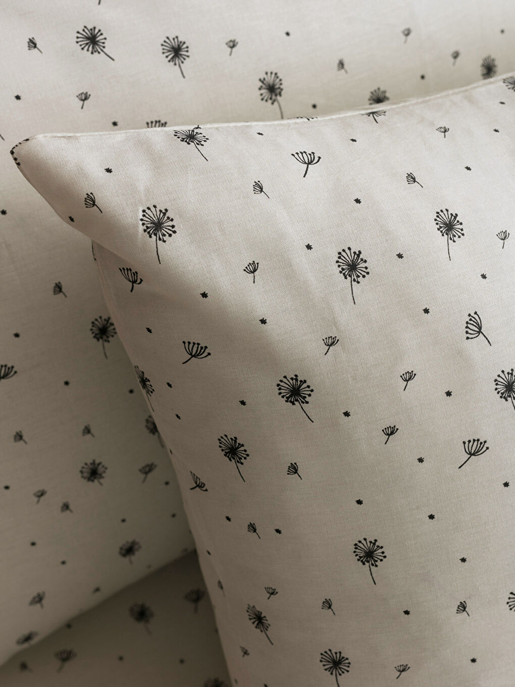 Double Bed Woven Plain Elastic Fitted Sheet and Pillowcase Set 160x200x30 Cm-2