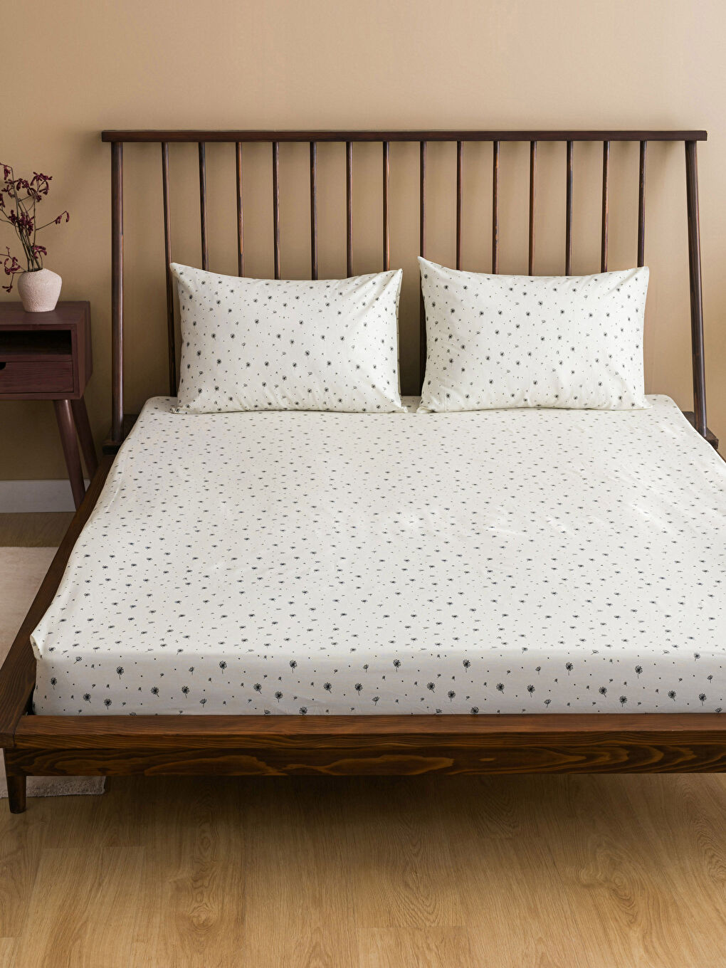 Double Bed Woven Plain Elastic Fitted Sheet and Pillowcase Set 160x200x30 Cm
