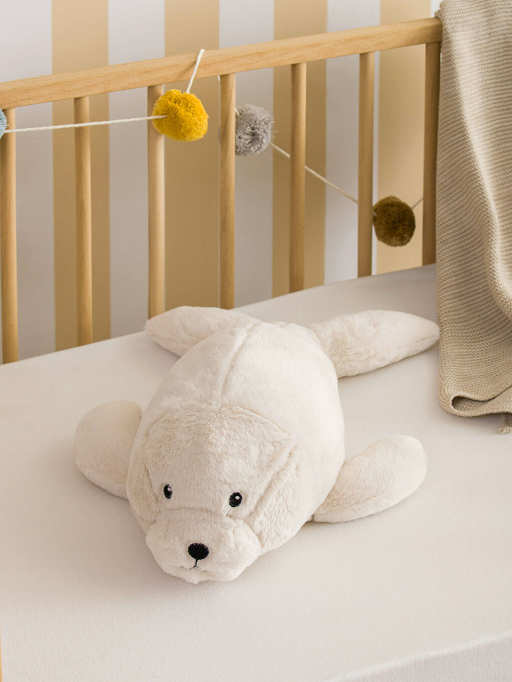 Bej Fok Figürlü Pelüş Kırlent 50 cm-1