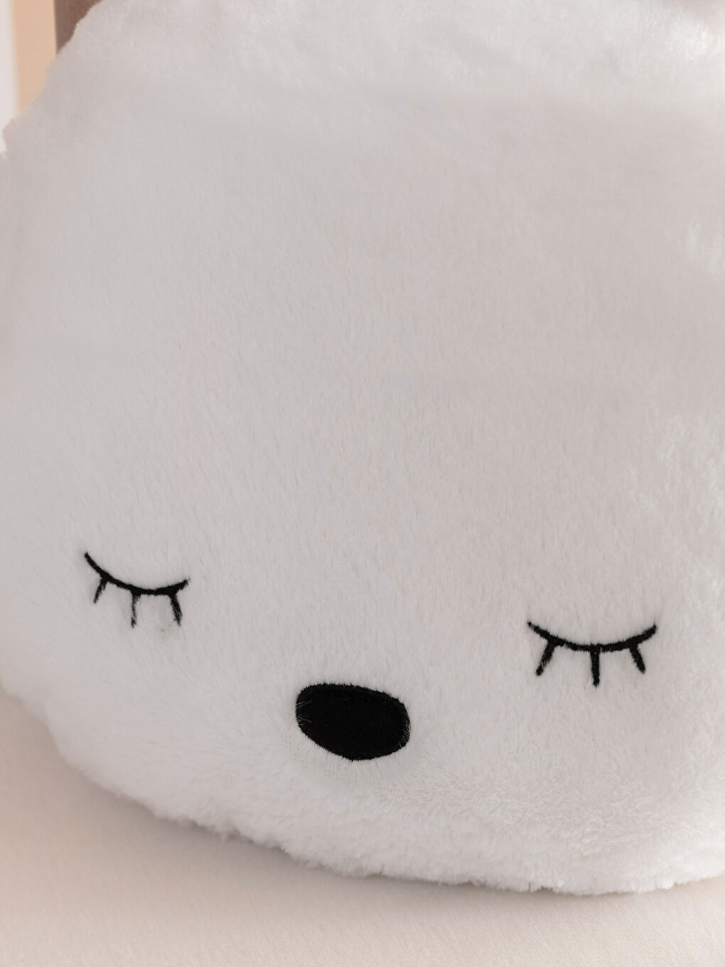 Ekru Nakış Detaylı Pelüş Dolgulu Tavşan Bebek Kırlent-2