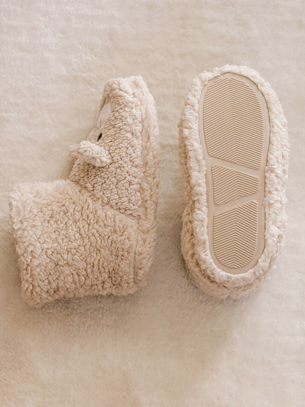 Ekru 3D Detaylı Nakışlı Pelüş Kadın Ev Botu-3