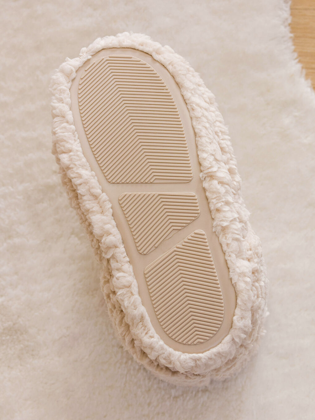 Ekru 3D Detaylı Nakışlı Pelüş Kadın Ev Botu-4
