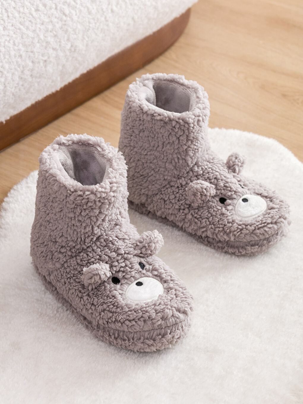 Gri 3D Detaylı Nakışlı Pelüş Kadın Ev Botu-3