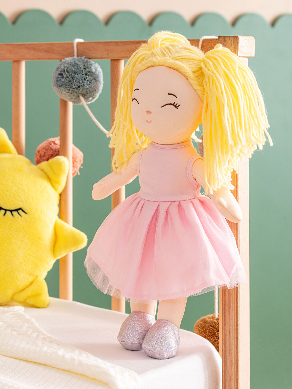 Karışık Nakışlı Dolgulu Pelüş Bebek Kırlent 35 cm