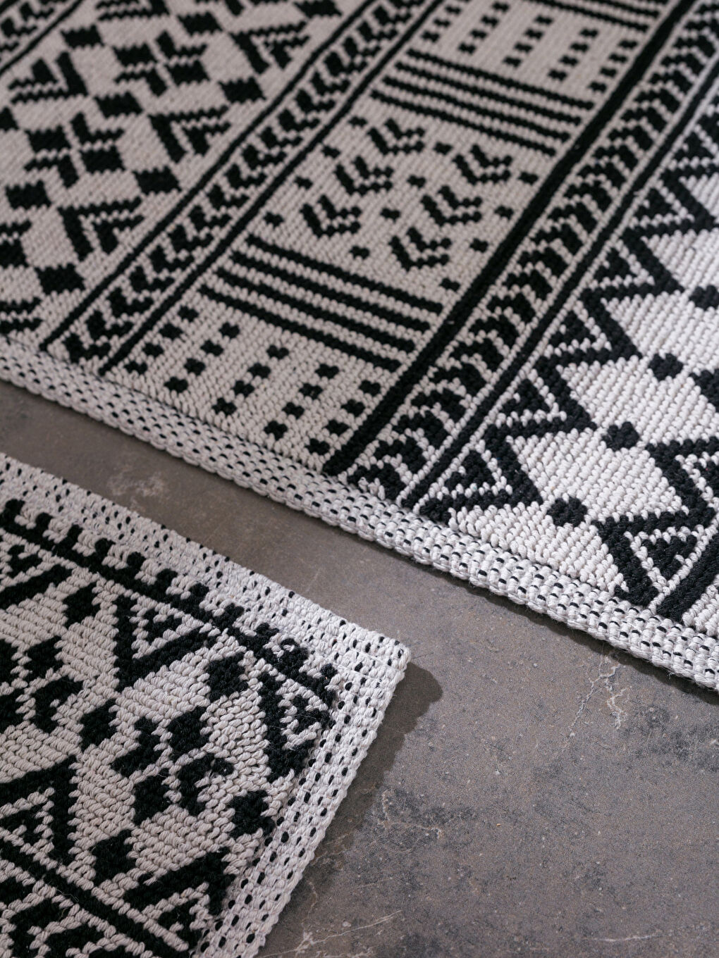 Geometric Patterned Bath Mat 2 Pack-1