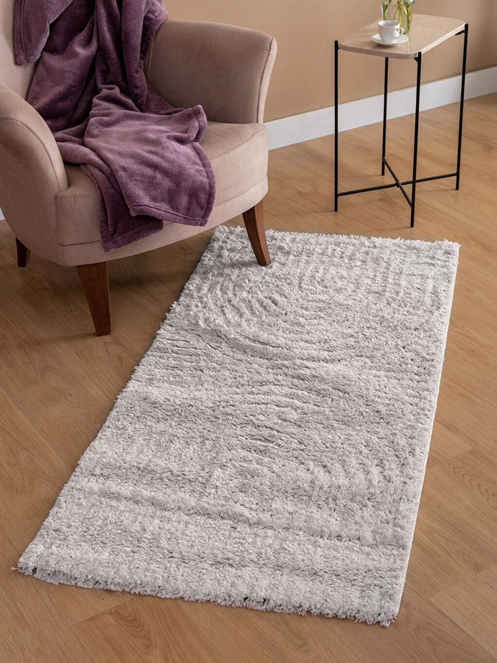 Beyaz Kedinden Desenli Saçaklı Halı 70x150 cm