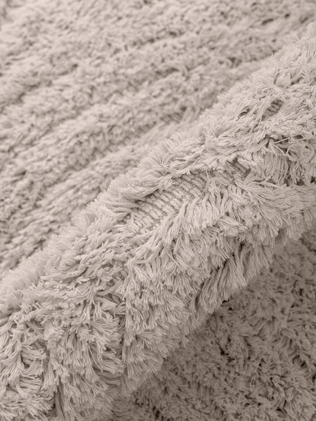 Beyaz Kedinden Desenli Saçaklı Halı 70x150 cm-2