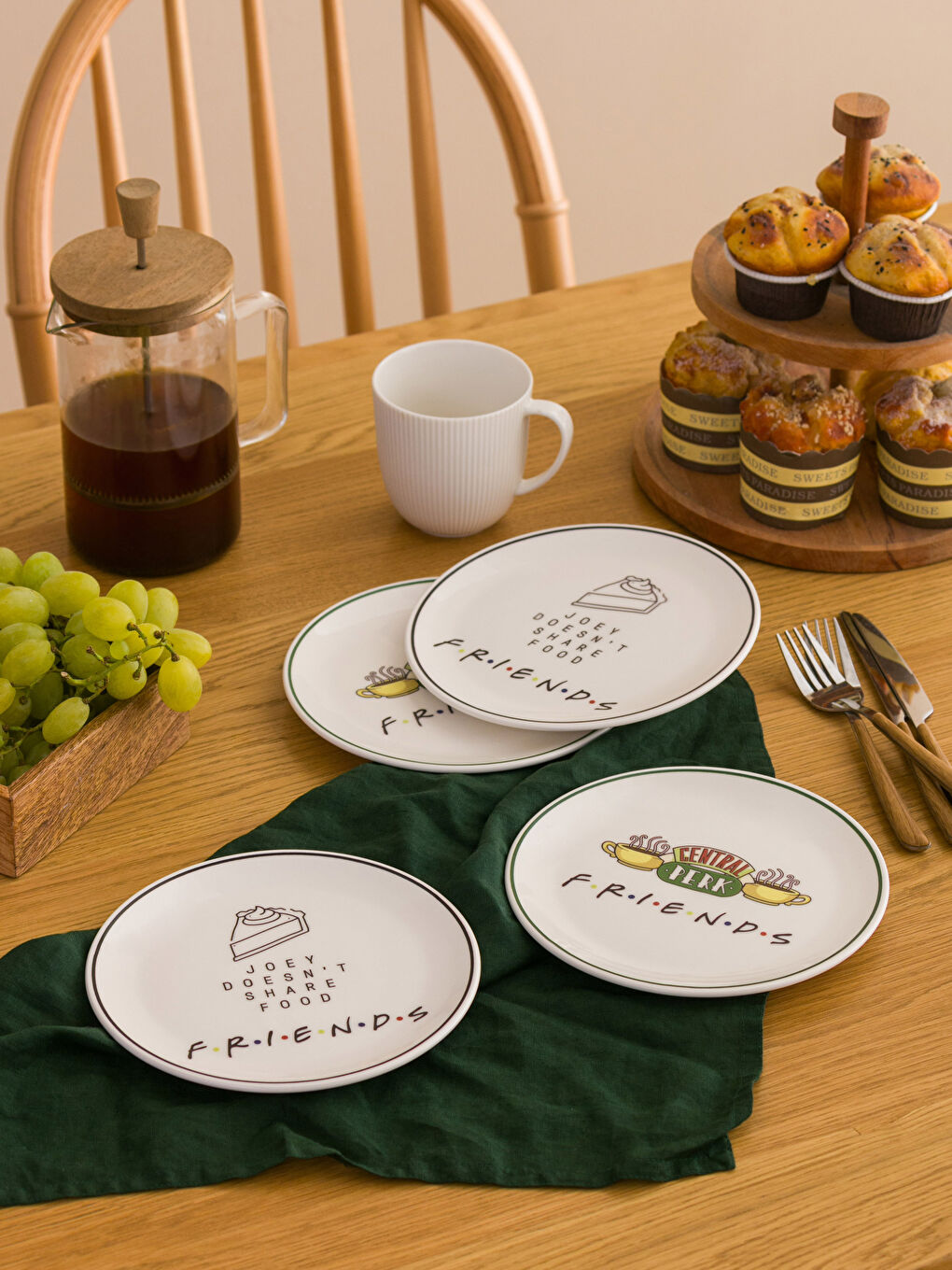 Friends Printed Ceramic Cake Plate Set of 4-1
