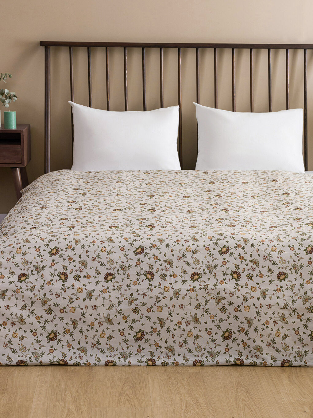 Karışık Çiçek Desenli Pamuklu Çift Kişilik Nevresim