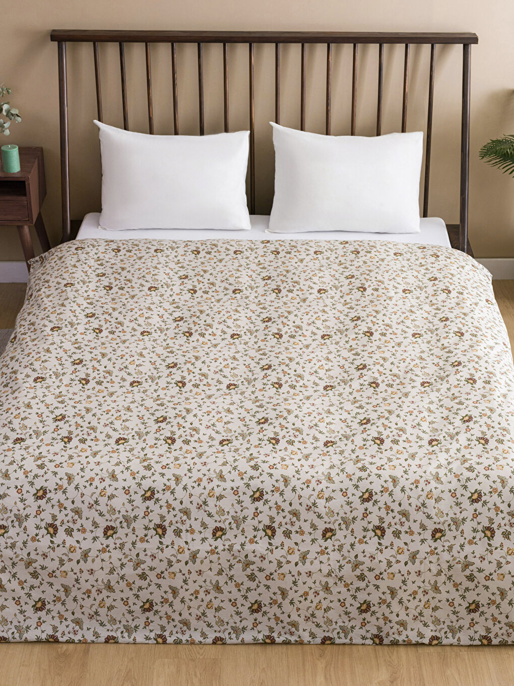 Karışık Çiçek Desenli Pamuklu Çift Kişilik Nevresim-1