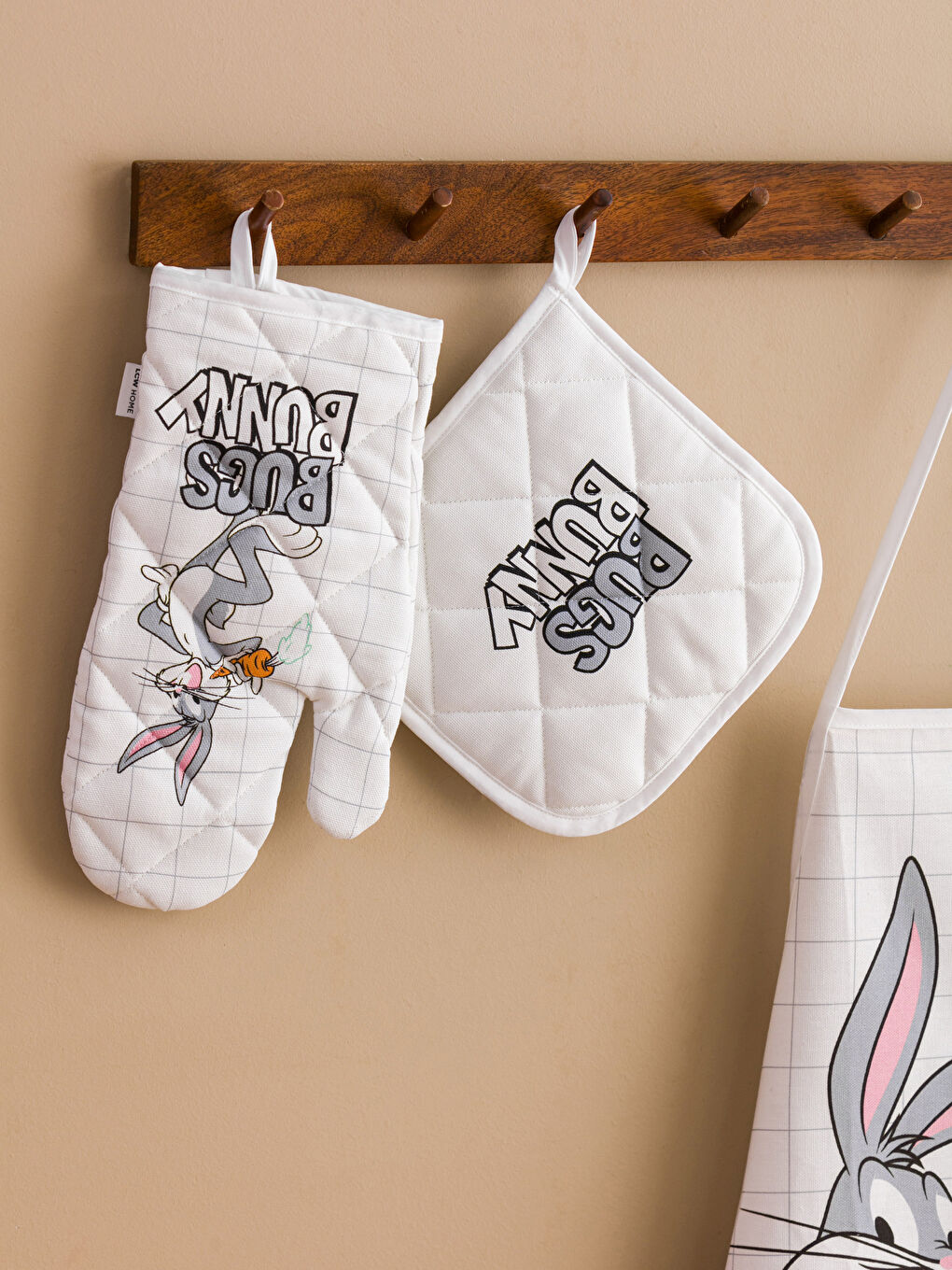 Bugs Bunny Printed Oven Mitten Set