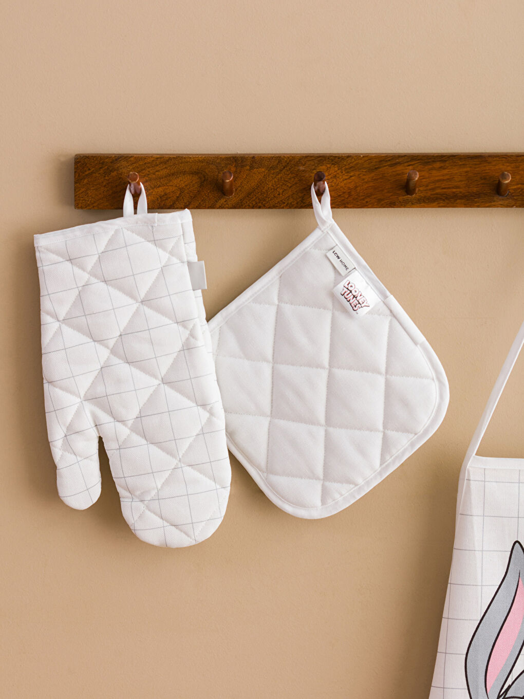 Bugs Bunny Printed Oven Mitten Set-1