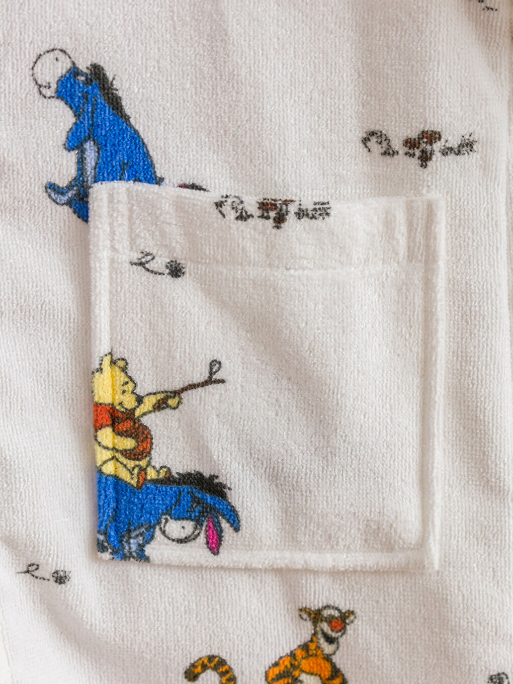 Karışık Winnie the Pooh Baskılı Kapüşon Yakalı Kız Çocuk Bornoz-2