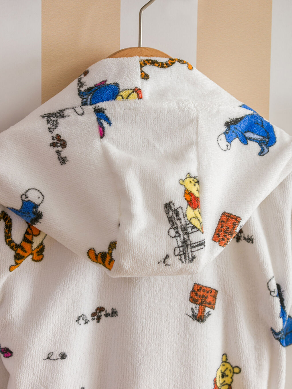 Karışık Winnie the Pooh Baskılı Kapüşon Yakalı Kız Çocuk Bornoz-3