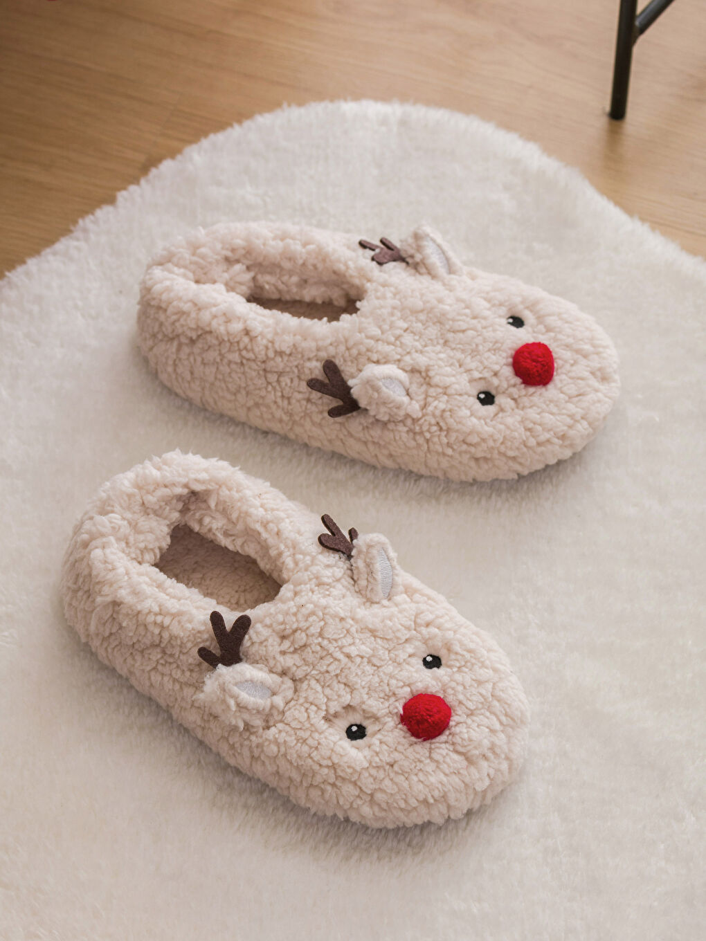 Papuci de casă cu Detalii Broderie Aplicată 3D pentru Femei-1