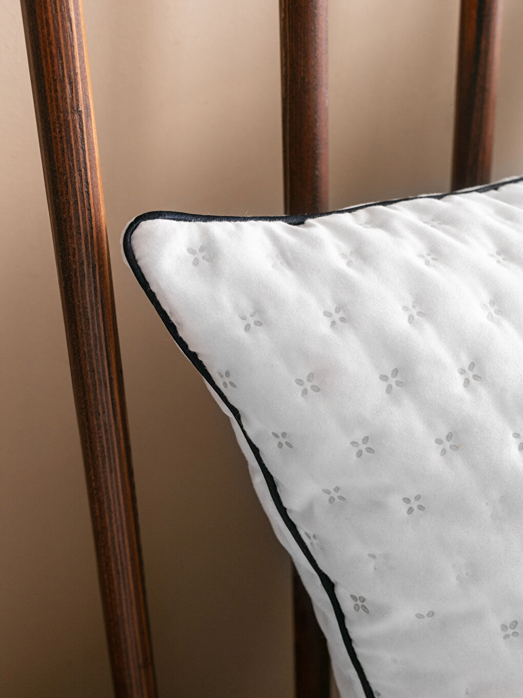 Beyaz Mikrofiber Yastık 50x70 cm-2